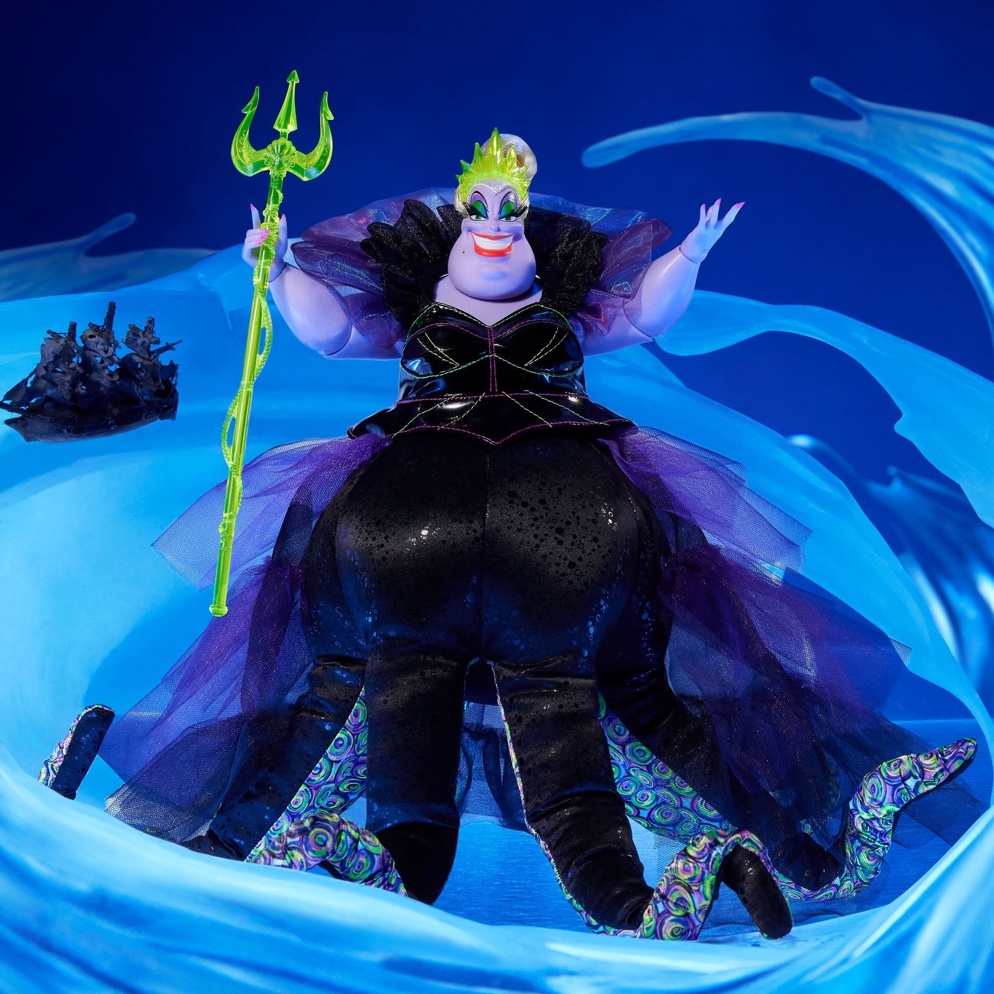 Ursulaページ 2点セット New Disney Villains Ursula Collector Doll by Mattel on Disney